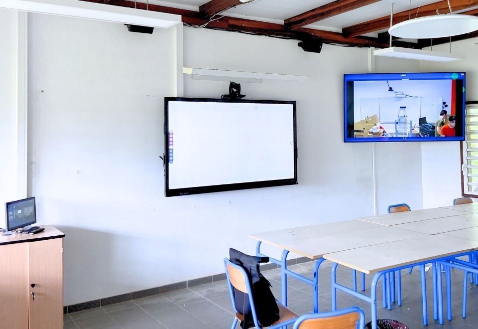 SMOOTH AND AUTOMATED CLASSROOMS