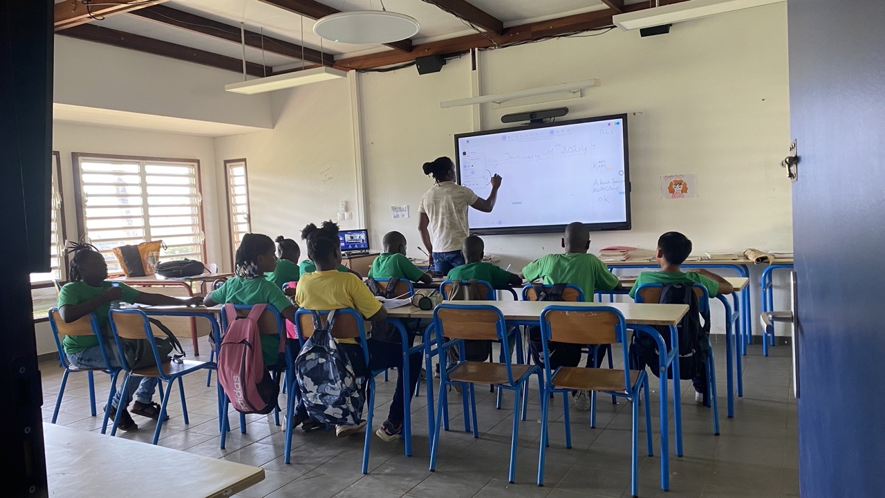 Aménagement de salles de classe hybride